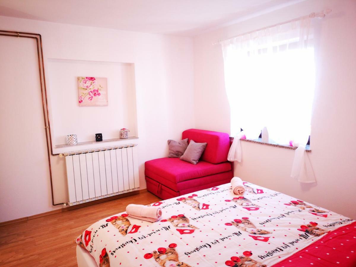 Apartman "Sabine Red" With Heated Pool Omisalj Exterior photo